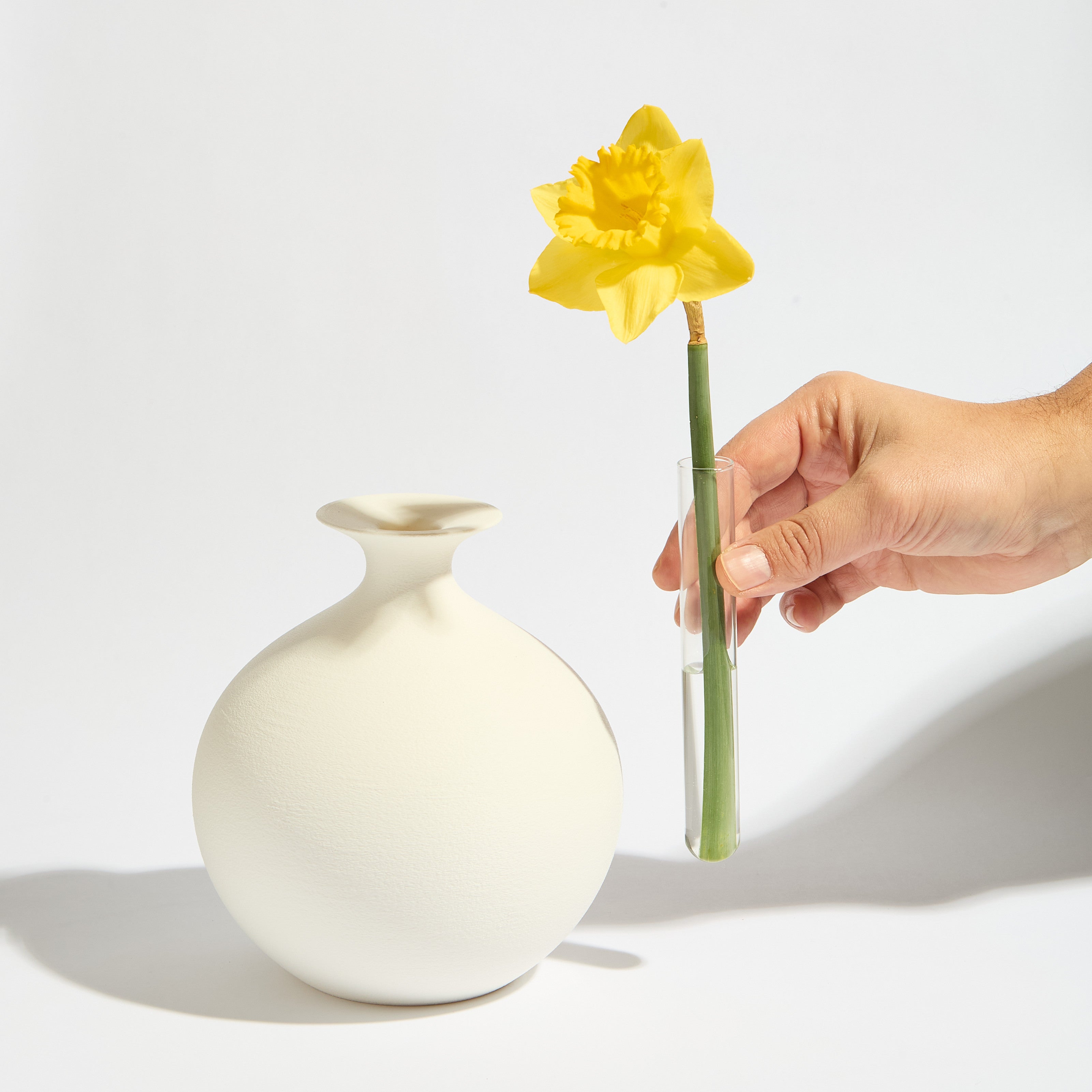 Coola Vase - White Lily