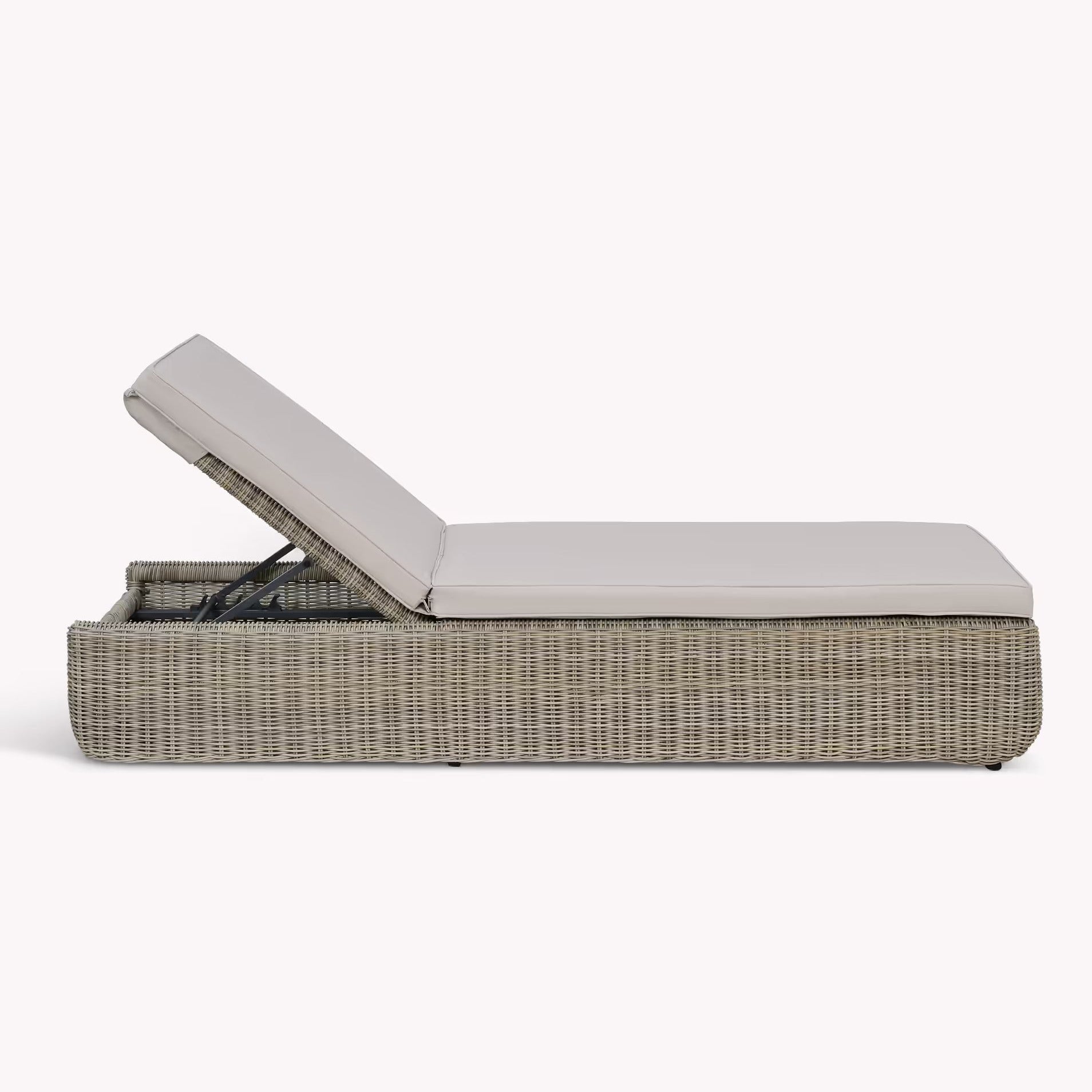 Skala Lounger | Light Rattan