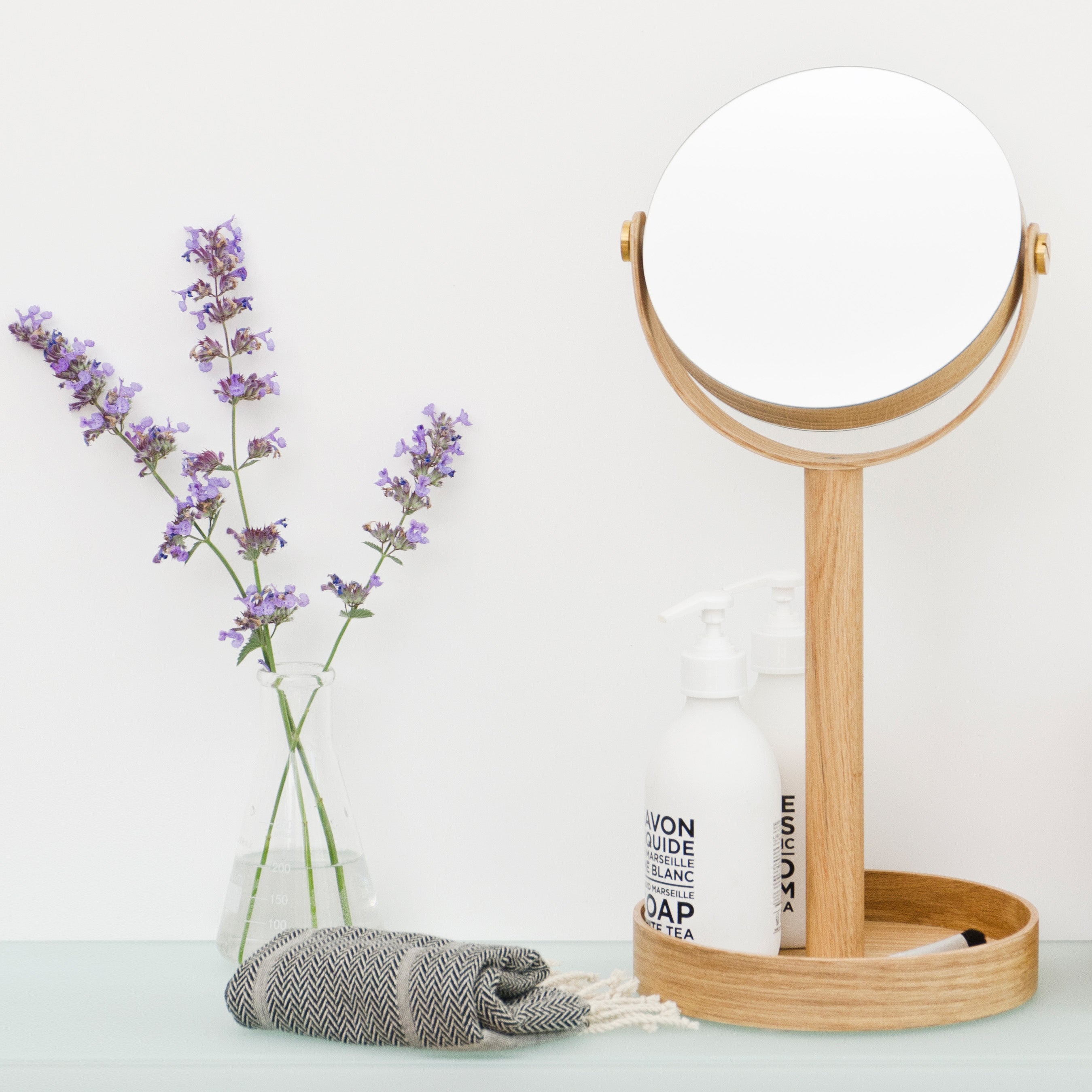 Magnify Mirror Close-up