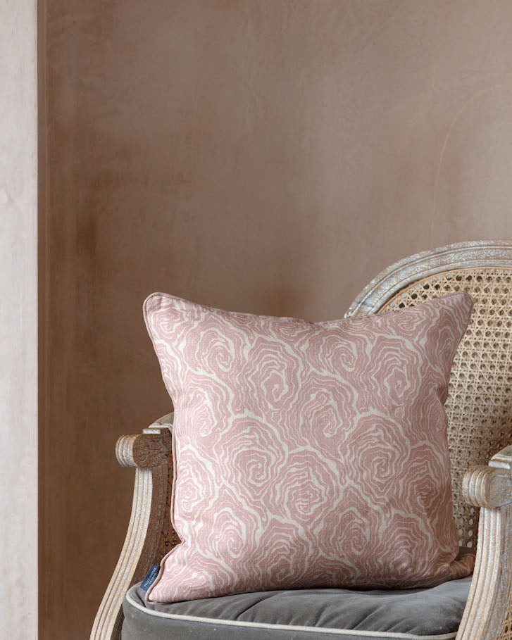 Oysters Venus Pink Cushion