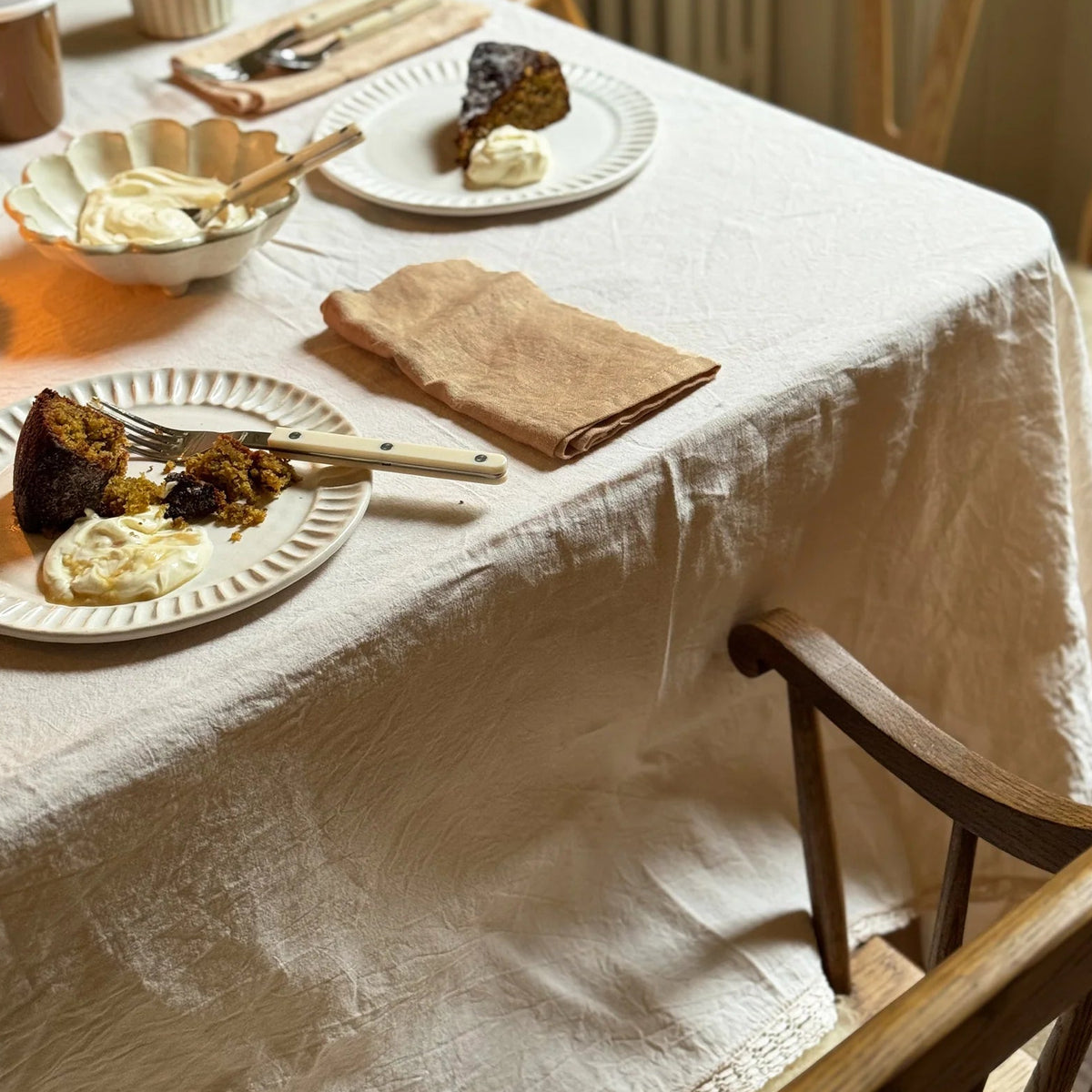 Soft Shell Lace Edge Tablecloth