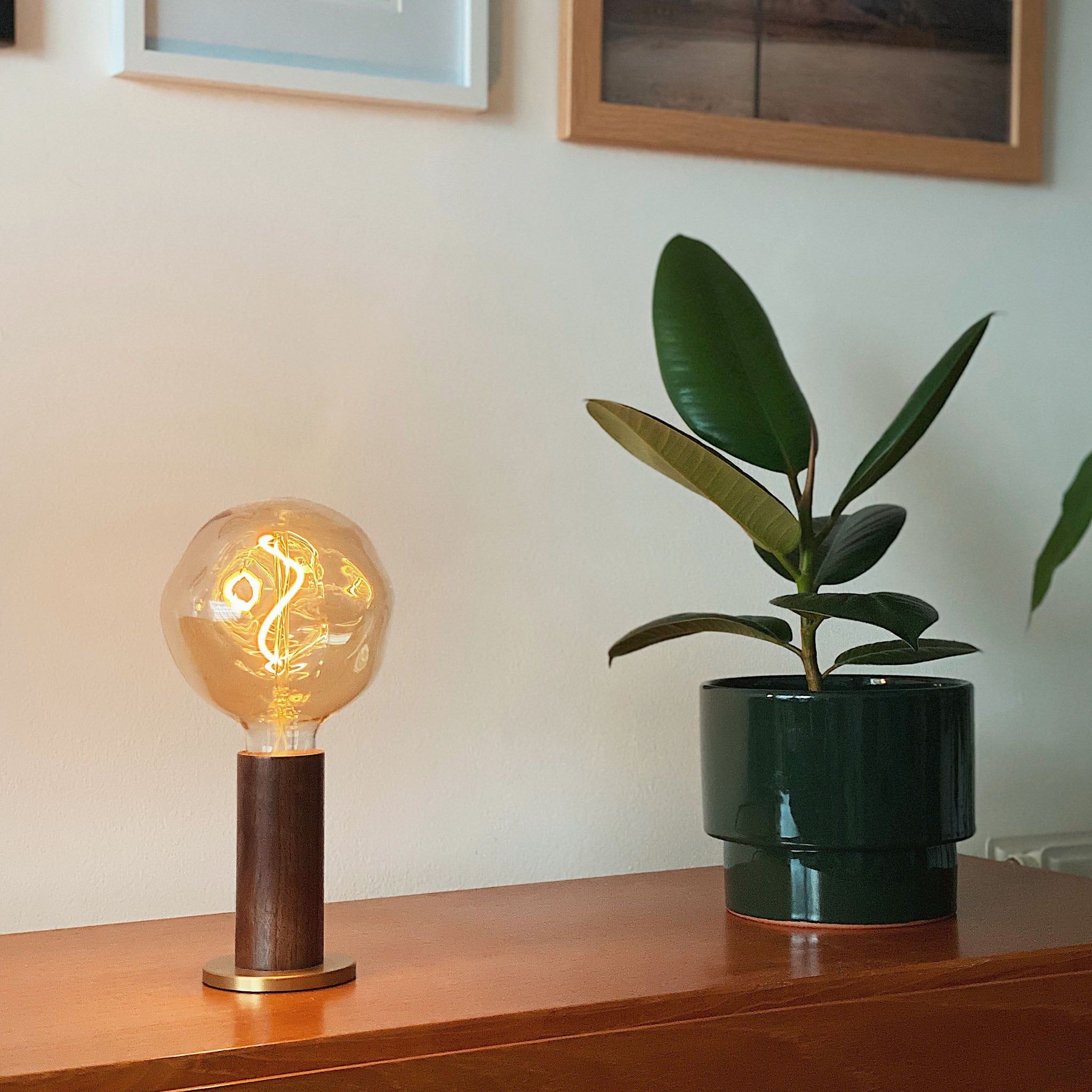 Knuckle Table Lamp in Oak + Voronoi I